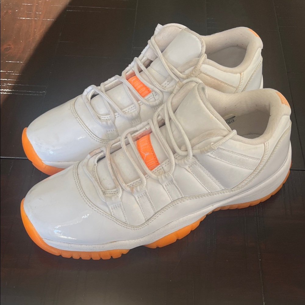 Jordan Kids White and Orange Sneakers retro 11